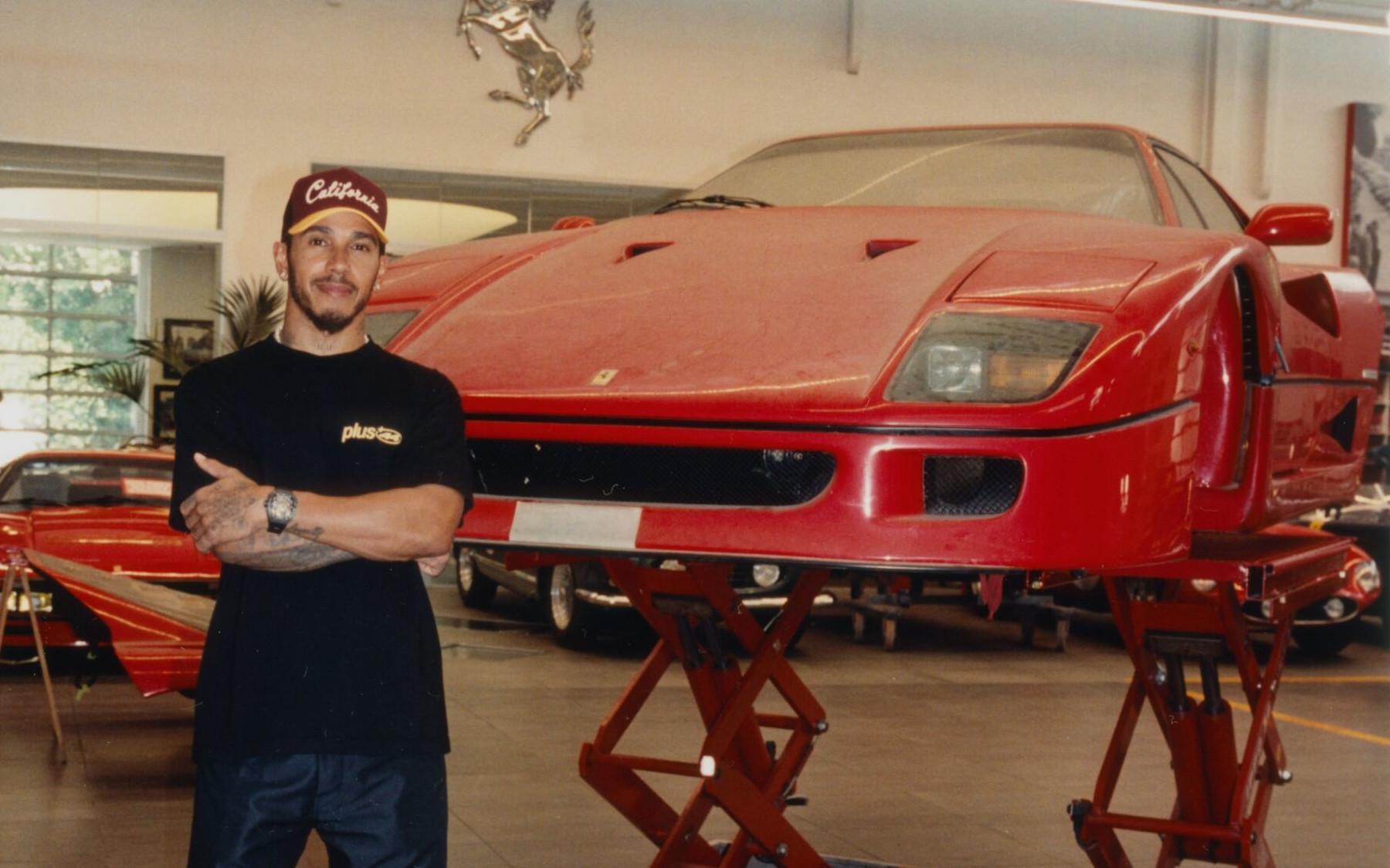 Lewis Hamilton a Ferrari F40
